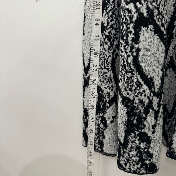 NWT Torrid Black Snakeskin Print Sweater-knit
Trapeze Dress Size 2X - Picture 8 of 15